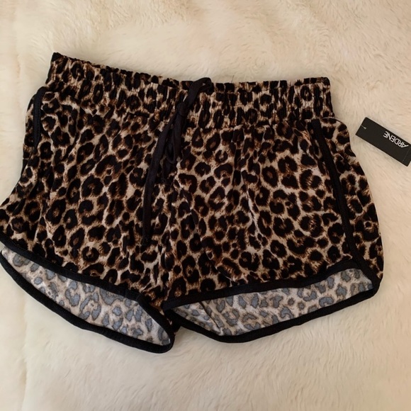 New Ardene leopard shorts - Picture 3 of 3